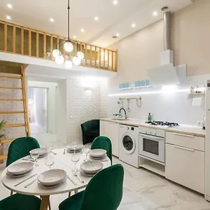 https://aparthotel-cozy-in-center.hotelslviv.net