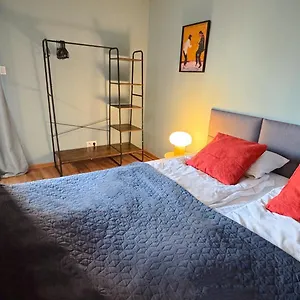 Orange With Balcony - Free Parking Apartament